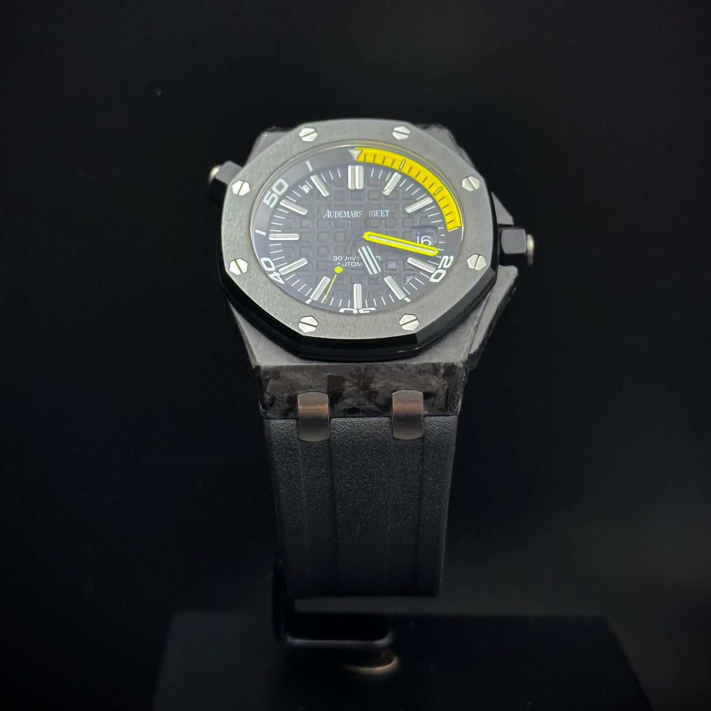 15706AU.OO.A002CA.01 Audemars Piguet royal oak offshore diver black dial with “Méga Tapisserie” pattern 42mm (Pre-Owned)