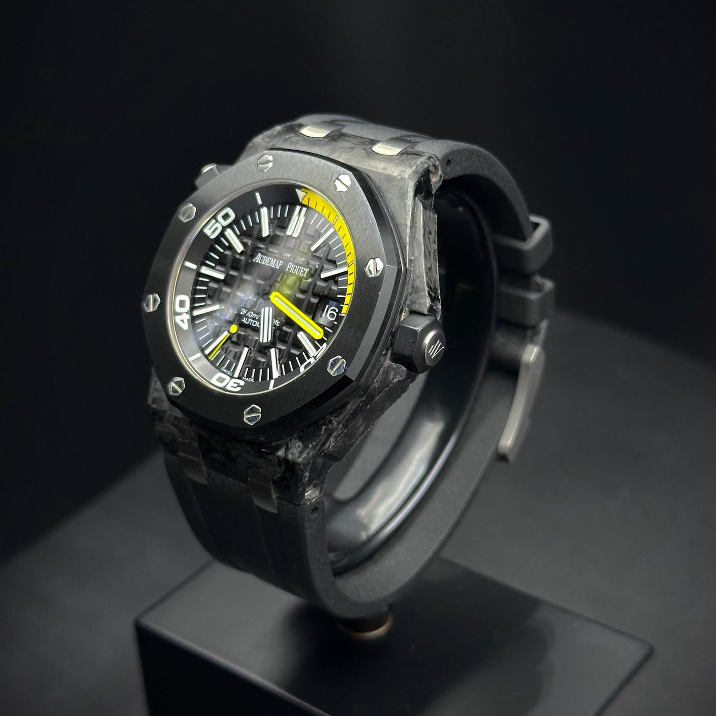 15706AU.OO.A002CA.01 Audemars Piguet royal oak offshore diver black dial with “Méga Tapisserie” pattern 42mm (Pre-Owned)
